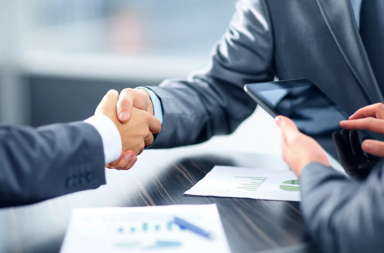 What training do you need to work in a bank? See the tips